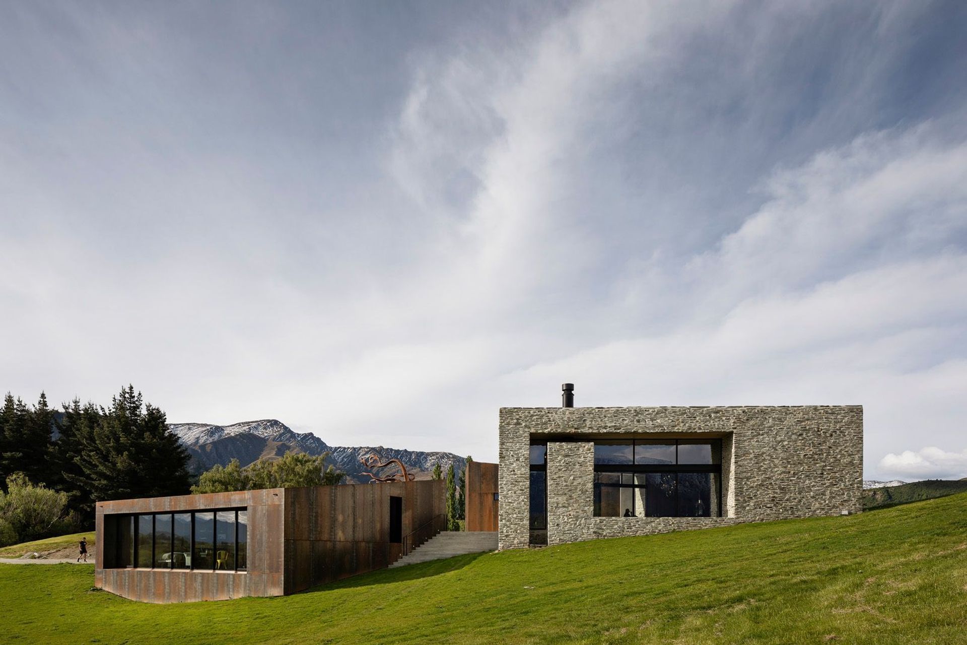 Located in the Wakatipu basin among the Southern Alps, Arrowtown House rises from the landscape. Photography by Patrick Reynolds.