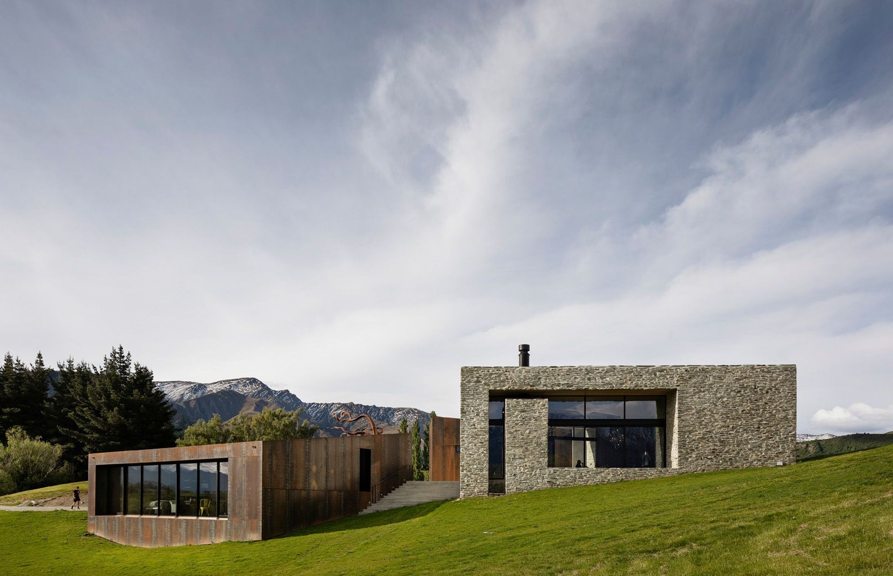 Located in the Wakatipu basin among the Southern Alps, Arrowtown House rises from the landscape. Photography by Patrick Reynolds.