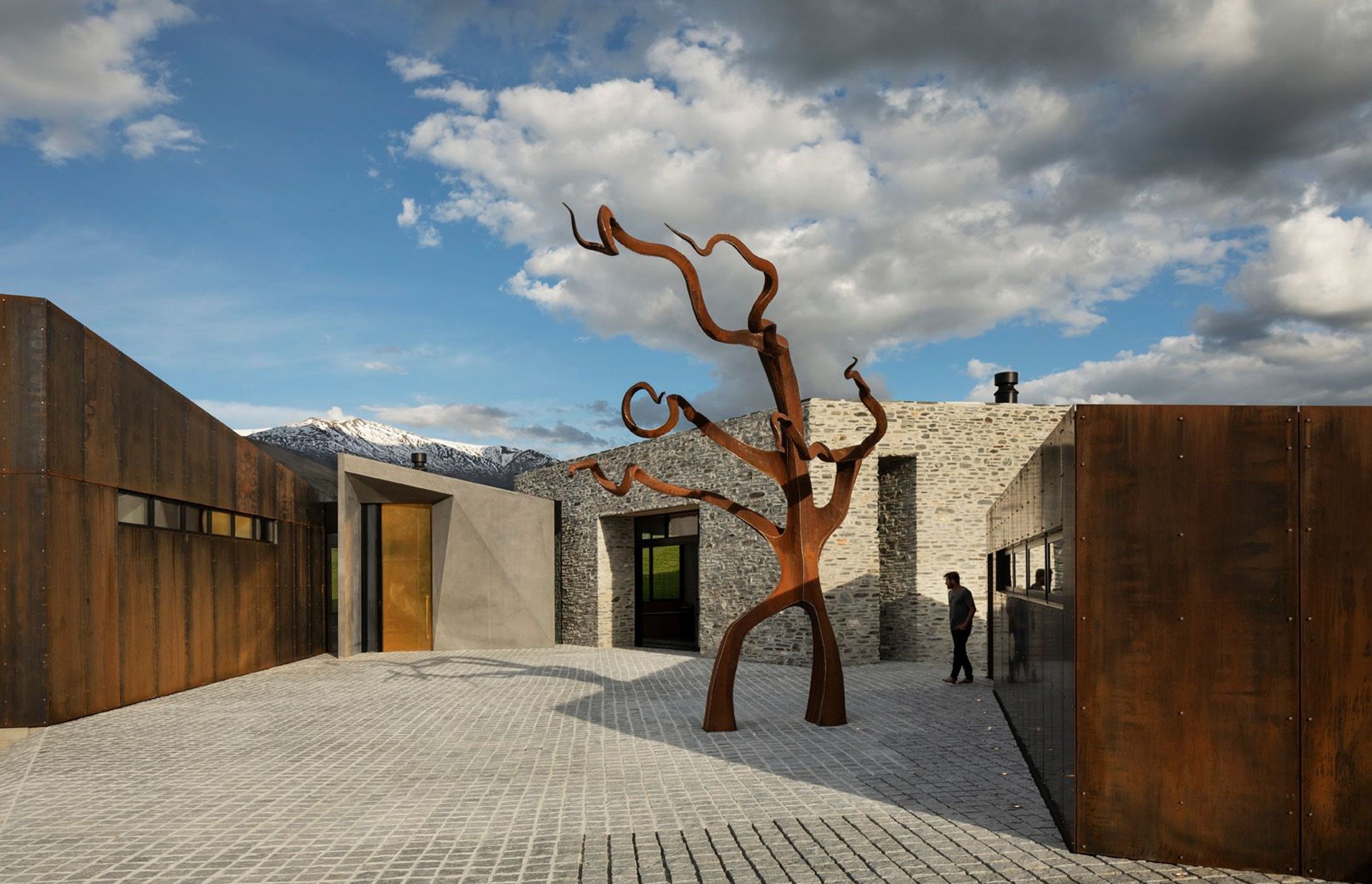 A collection of buildings in stone, steel and concrete reference the vernacular forms and materials seen throughout Central Otago – in rusty rural sheds and miners' shacks