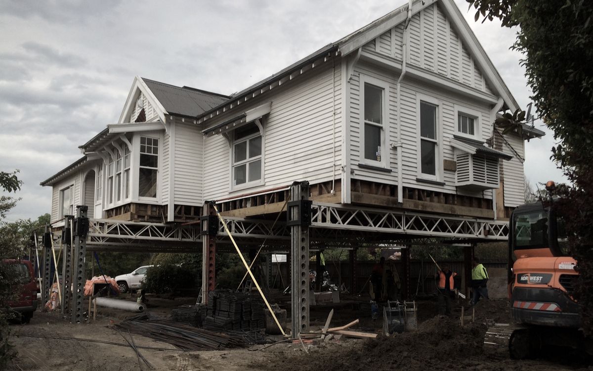 Hero Banner for Auckland House Lifting