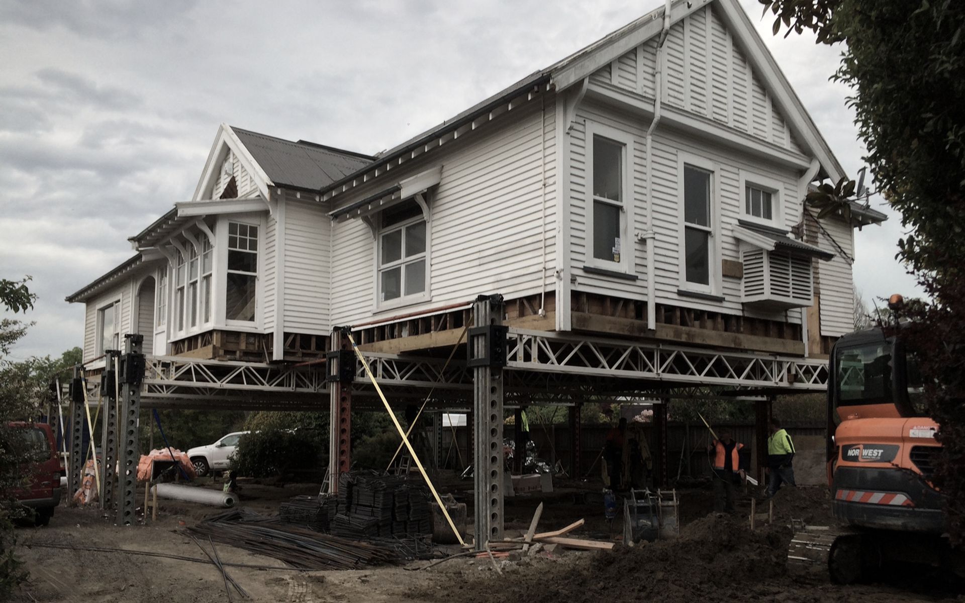 Hero Banner for Auckland House Lifting
