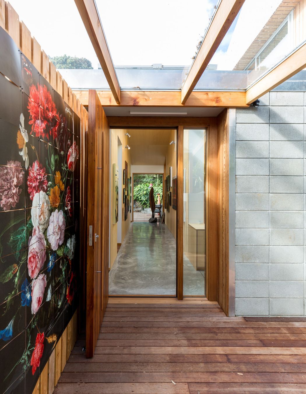 The new, covered entryway, which links the original cottage to the extension, features a reproduction of a Jan van Huysum still life.