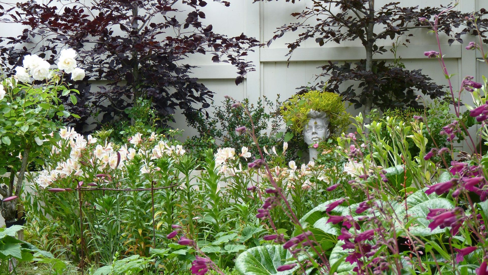 Beauchamp: a family garden for all seasons banner