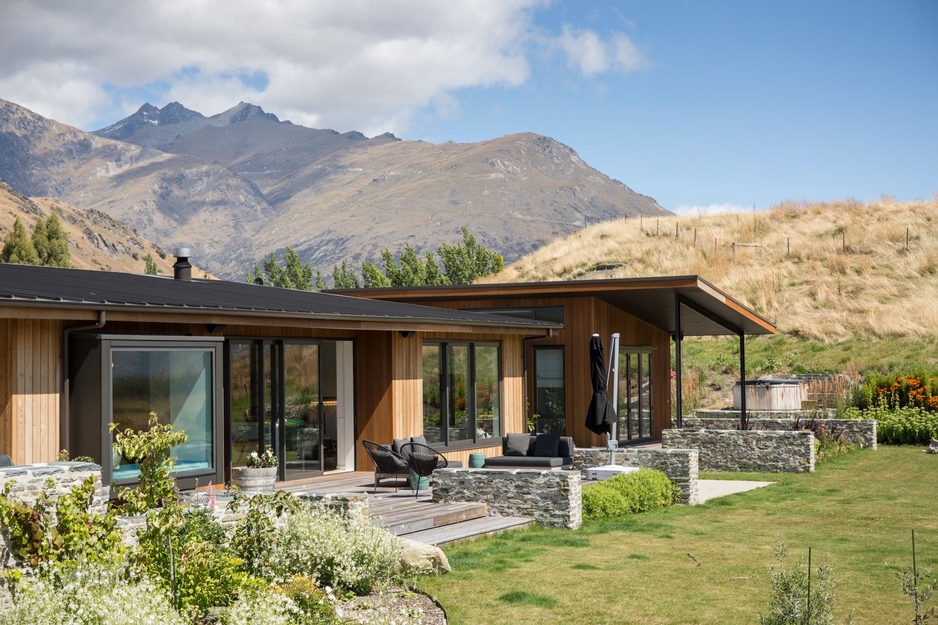 All of the primary rooms, including the main bedroom, lead out onto decked areas, establishing an easy relationship between the house and its surroundings.