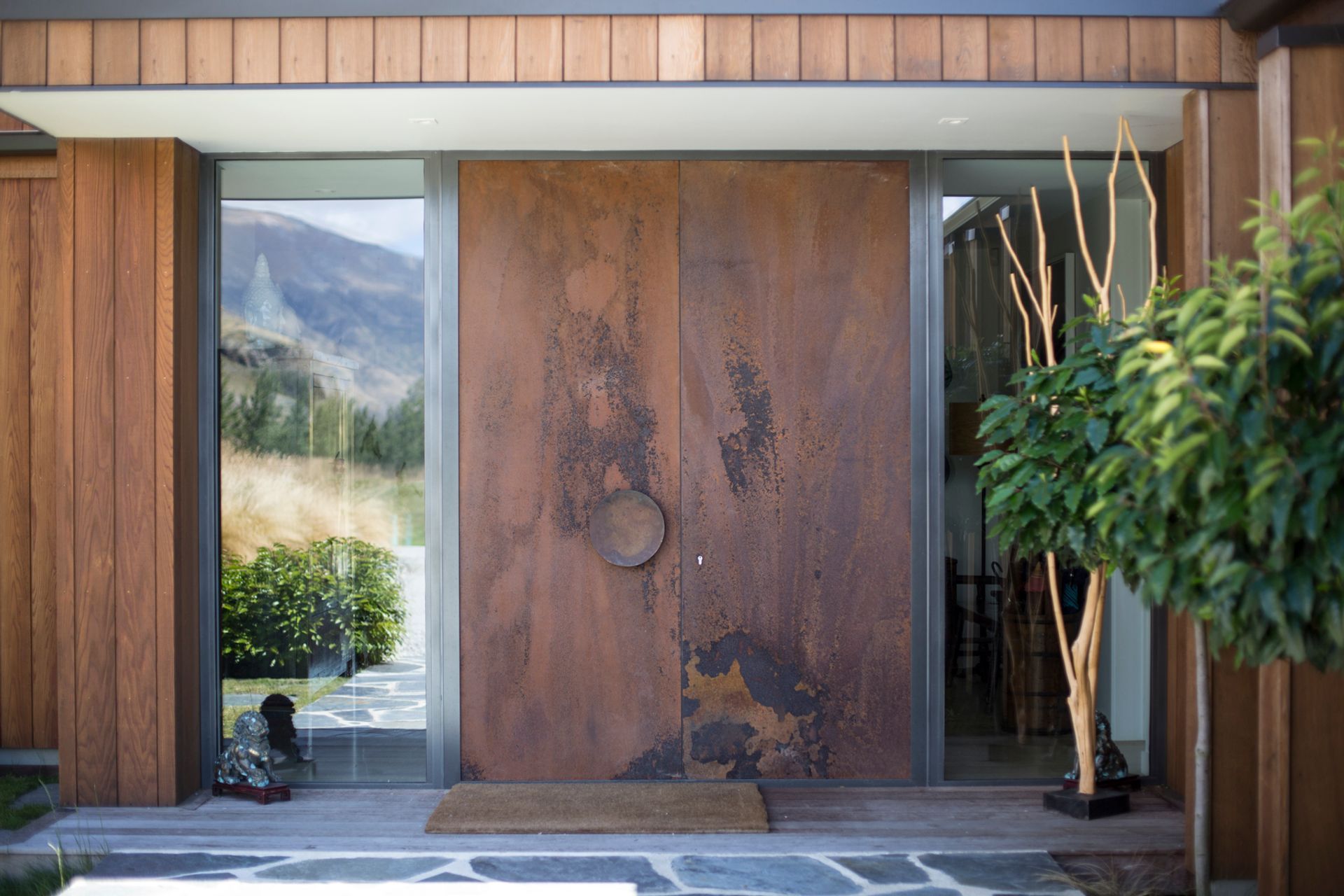 Corten entry doors add a further textural element to the scheme and also complement the rugged nature of the surroundings.