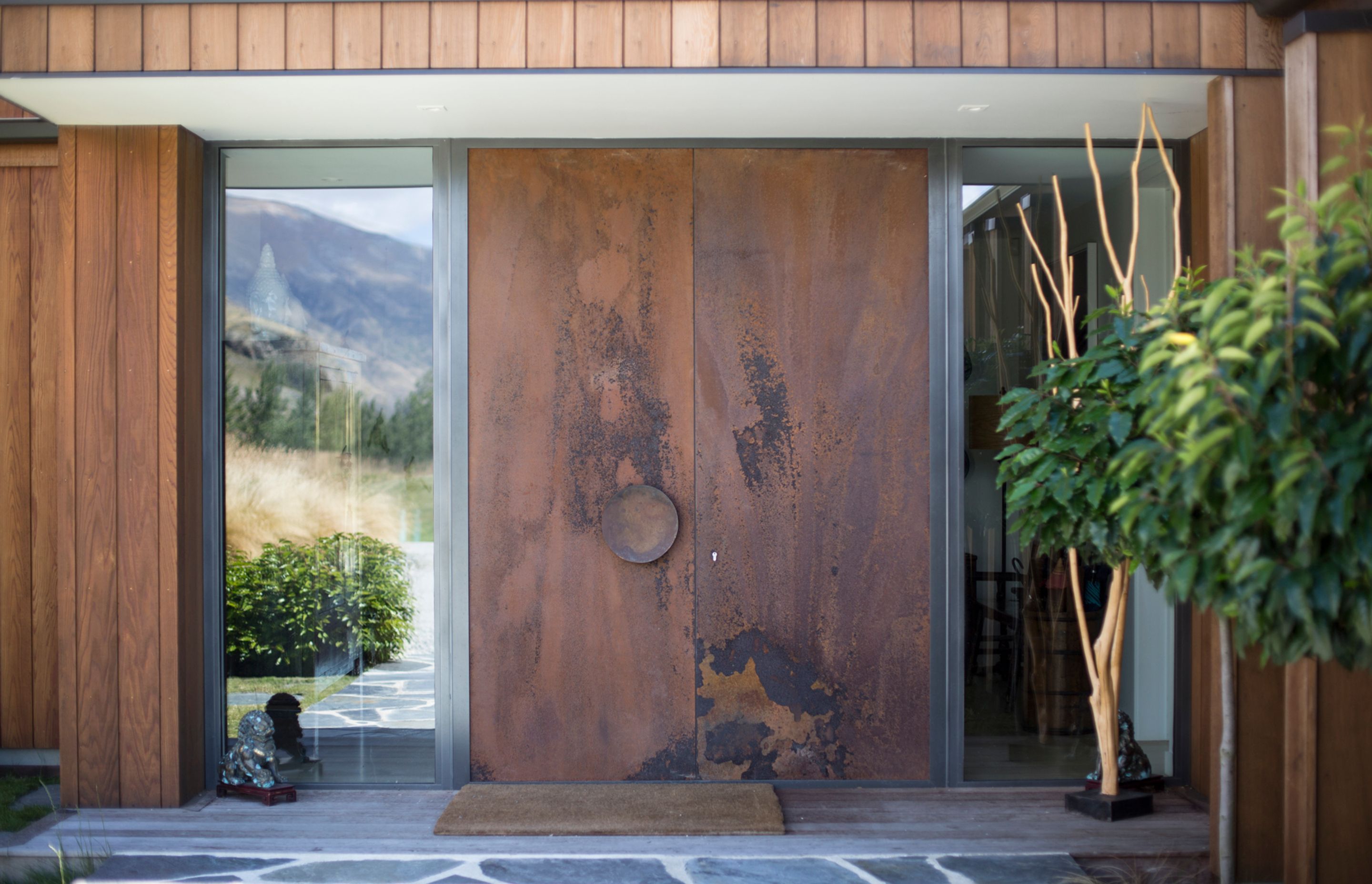 Corten entry doors add a further textural element to the scheme and also complement the rugged nature of the surroundings.