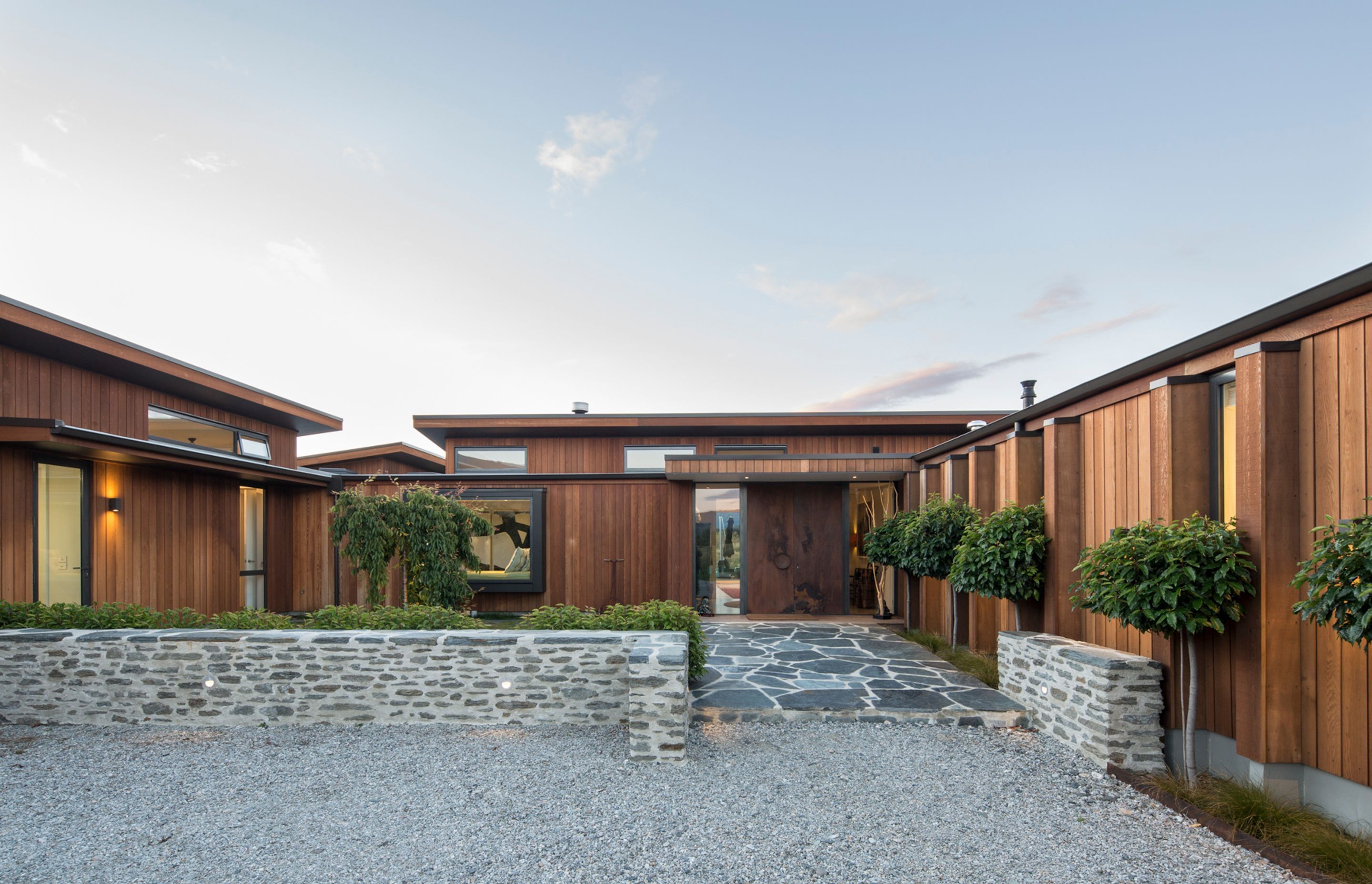 This house is arranged as three interconnected pavilions in a loose H-shape. This meant that view corridors could be opened up on both sides of each pavilion and also to maximise the amount of natural light entering the home.