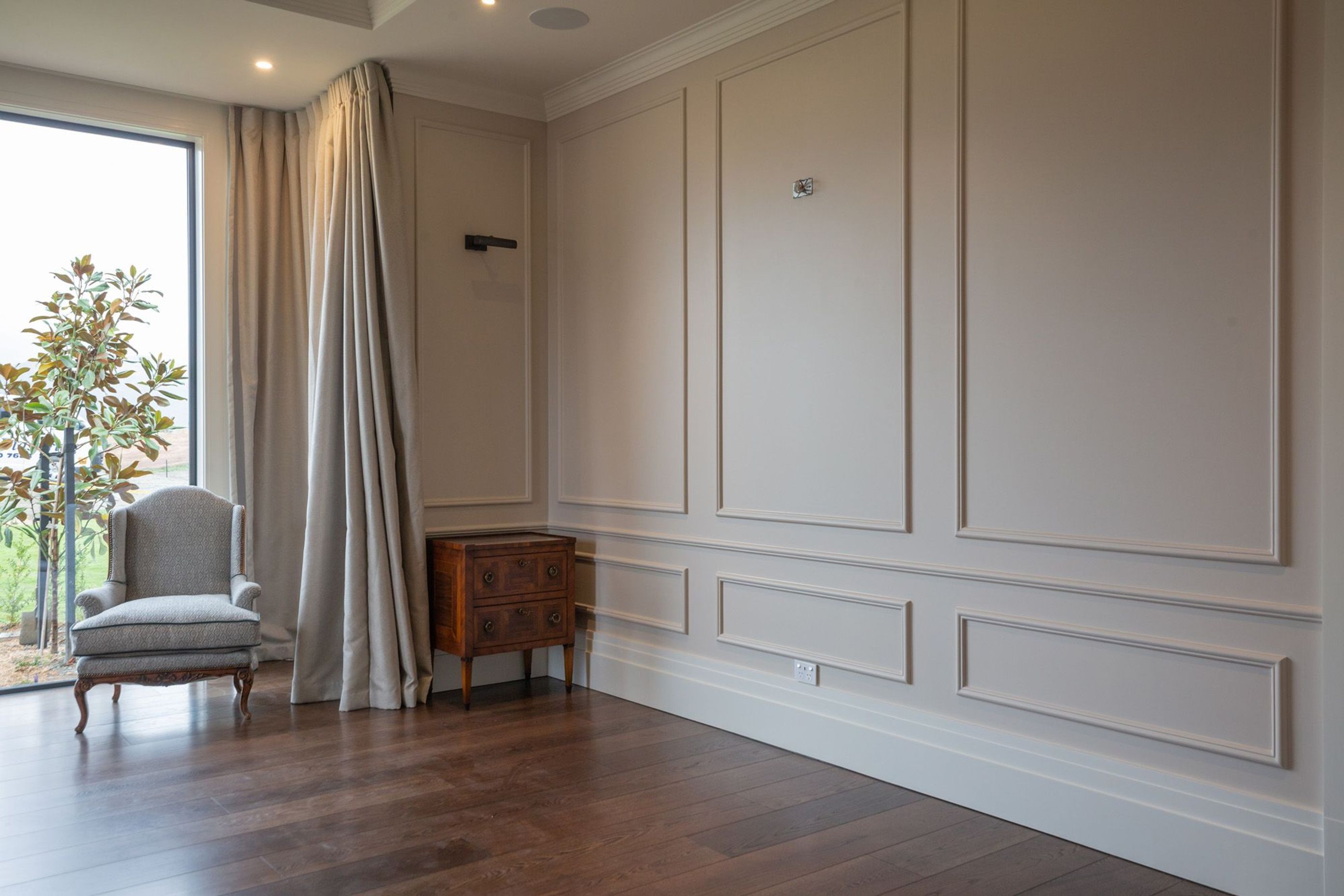 Custom-made fibrous boxed wall panels with cornices