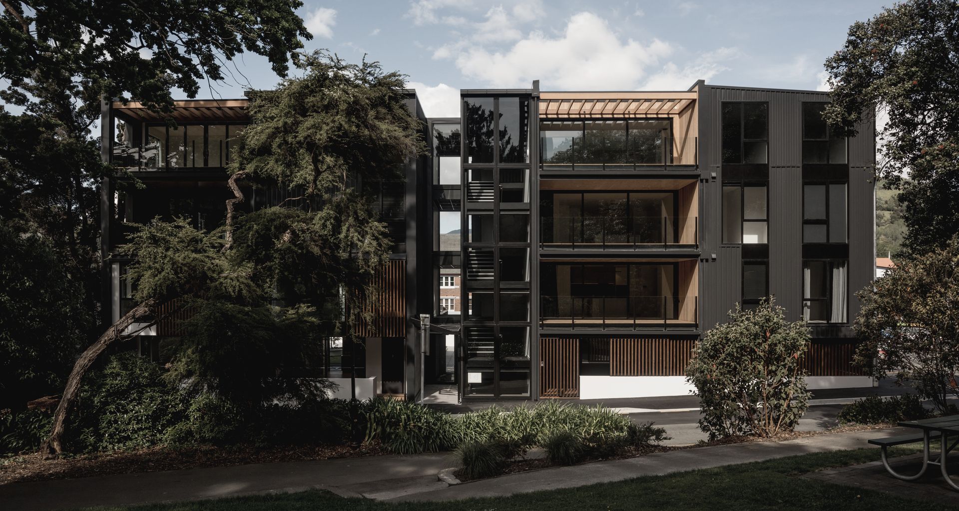 Betts Apartments banner