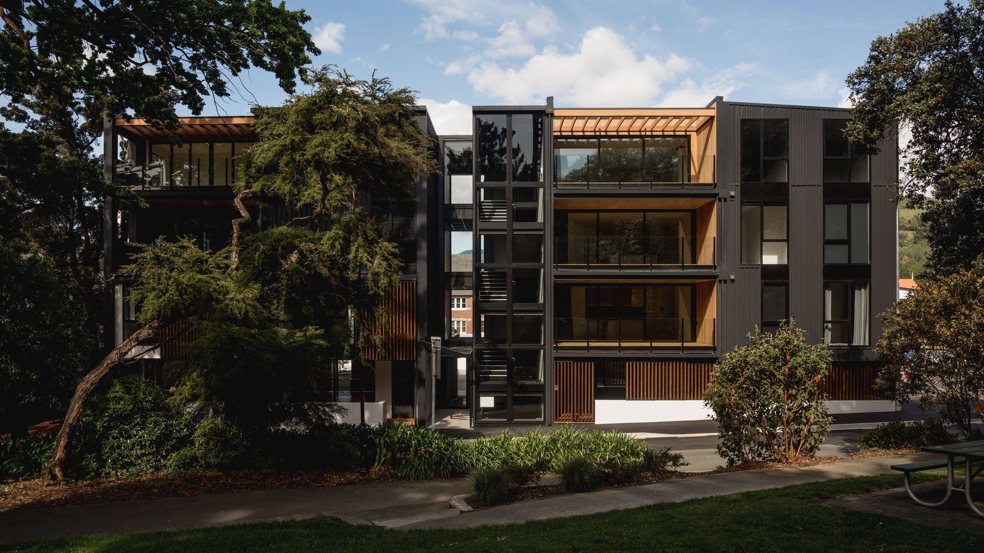 Betts Apartments banner
