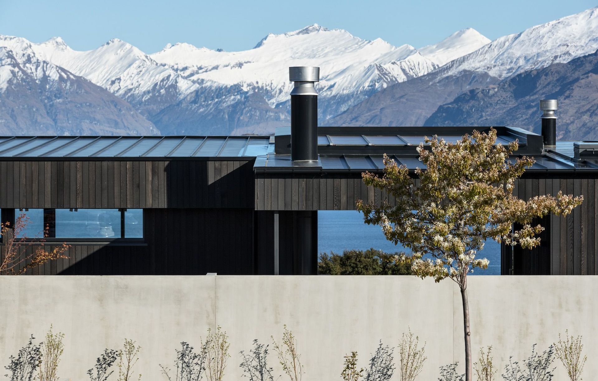 Lake and mountain views: Black Peak House