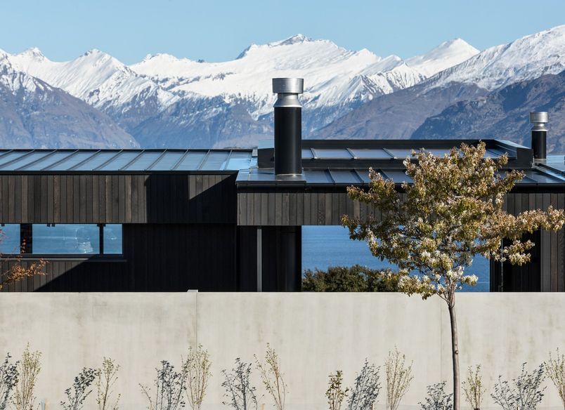 Lake and mountain views: Black Peak House