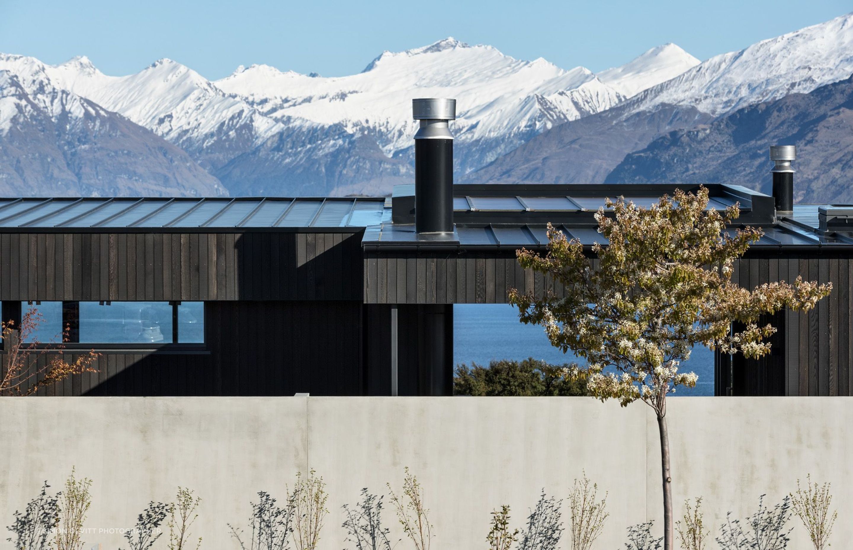 The site is accessed from a cul de sac with neighbouring properties to the south, east and north, and stunning lake and mountain to the west. 
