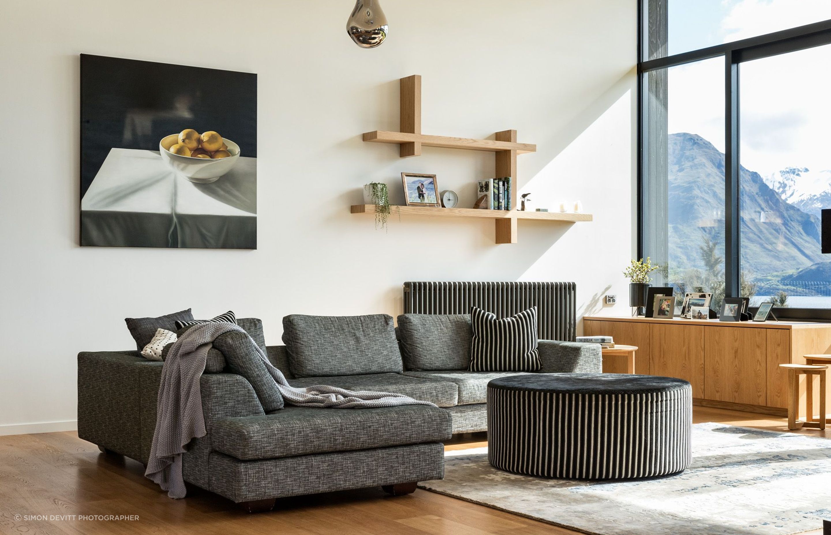  The clients wished to maximise the number of rooms with lake views to provide flow through the house suitable for a young family, seen here in the lounge area.