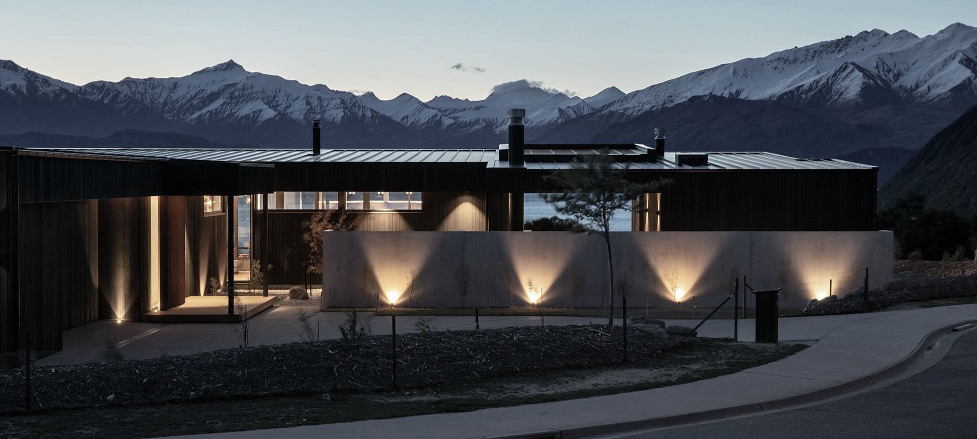 Lake and mountain views: Black Peak House banner