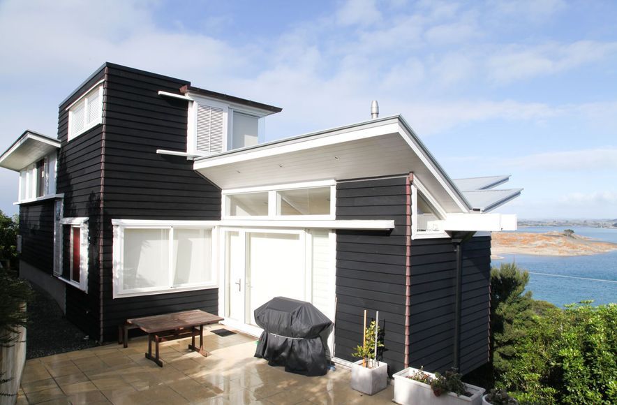 Black & White Home
