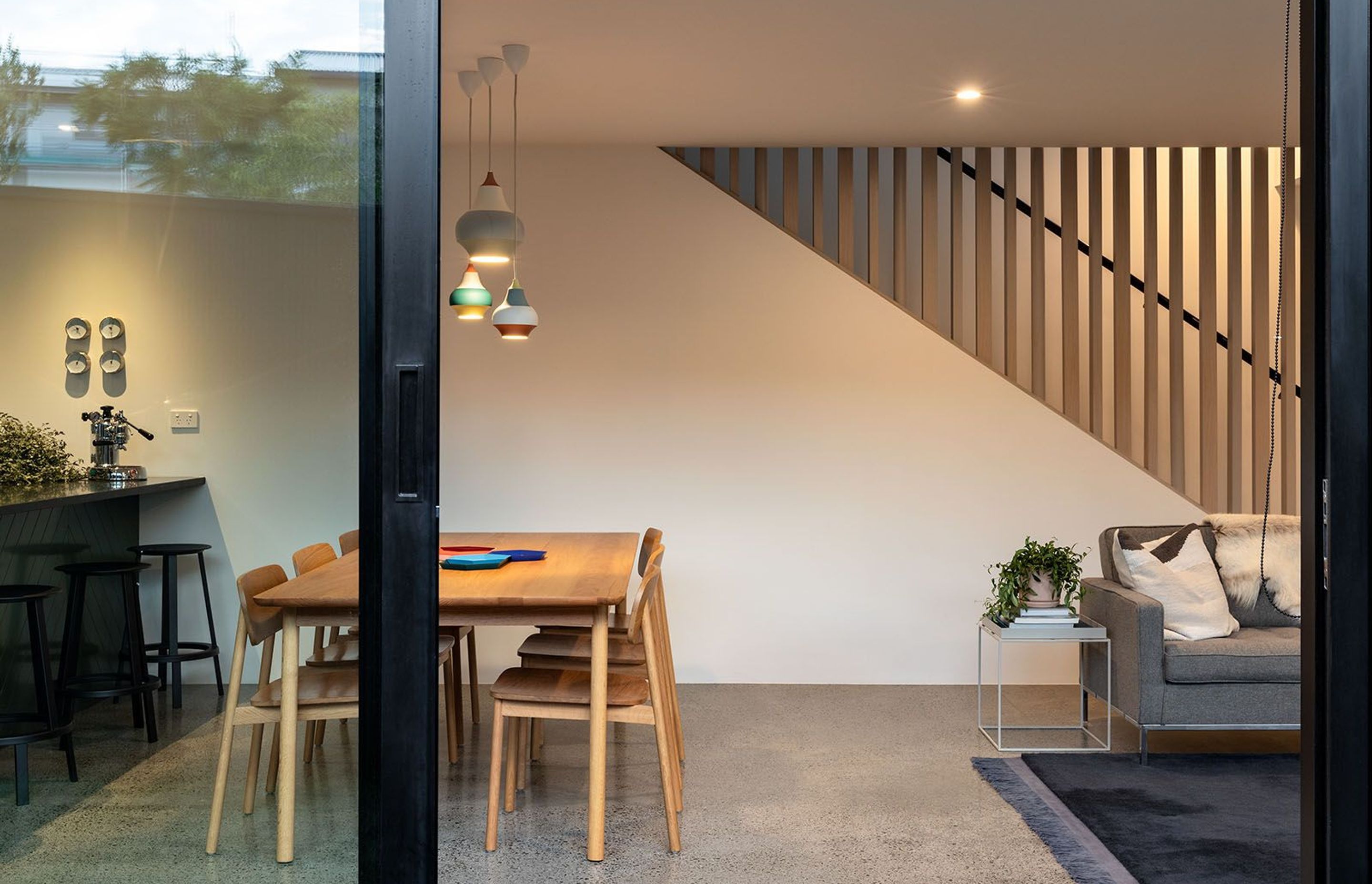 Sliding doors open up the dining space to the courtyard and service area.