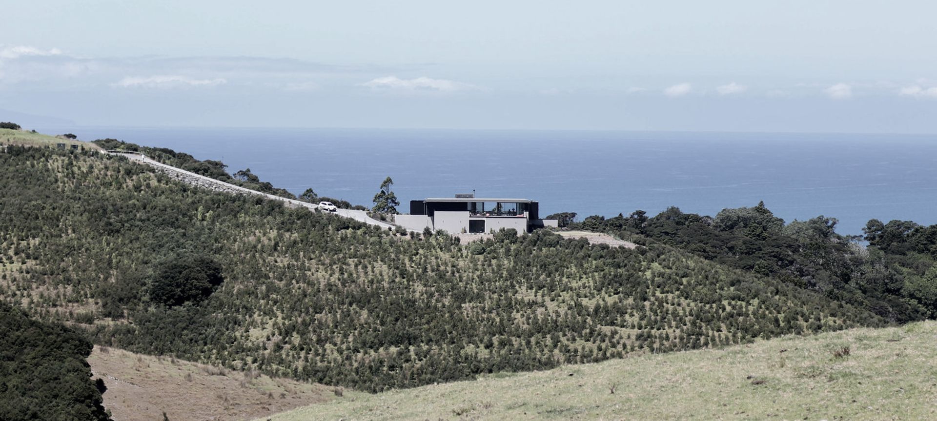 Breamtail House: a coastal idyll banner