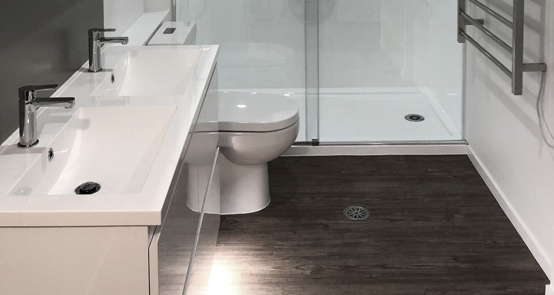 Chrome Bathroom banner