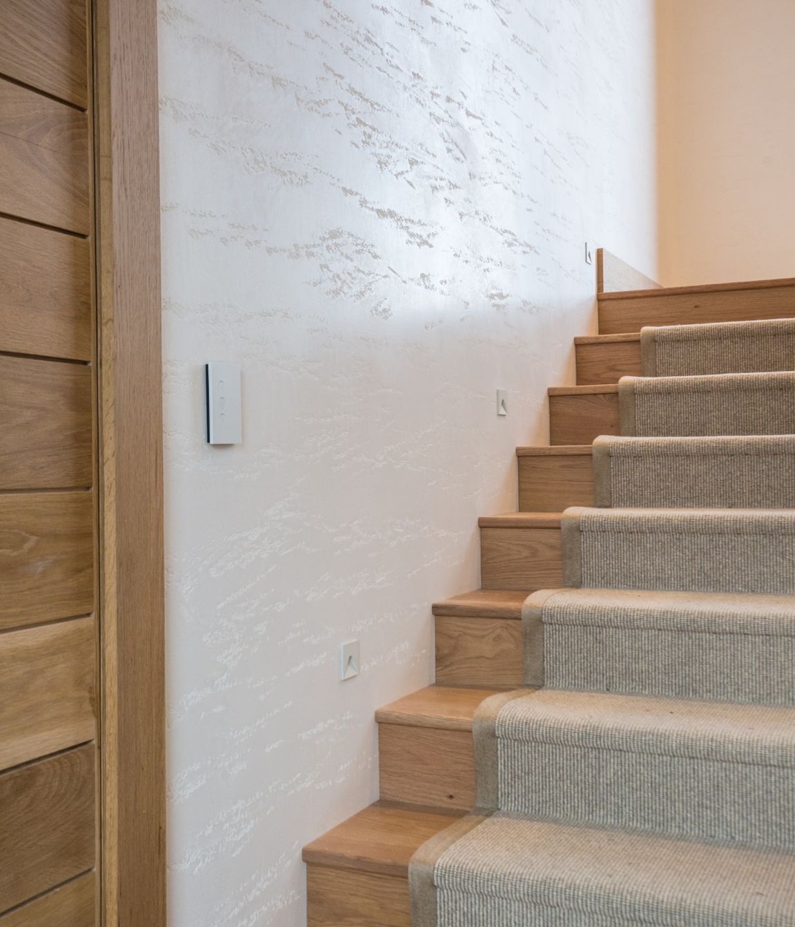 Travertine plaster finish