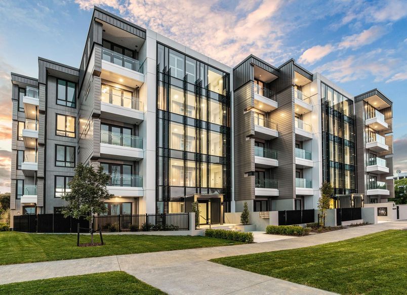 Coates Ave Apartment