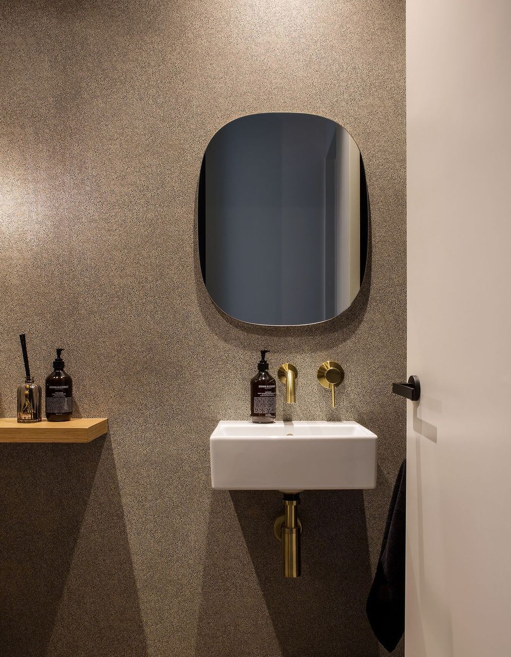 The natural and monochrome colour palette has been continued into the bathroom.s.