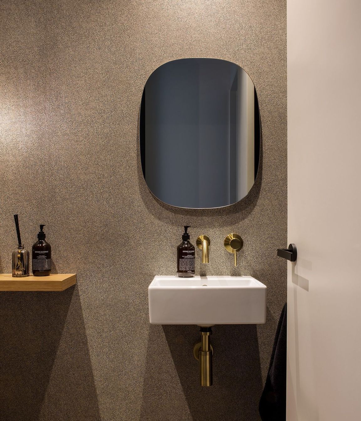 The natural and monochrome colour palette has been continued into the bathroom.s.