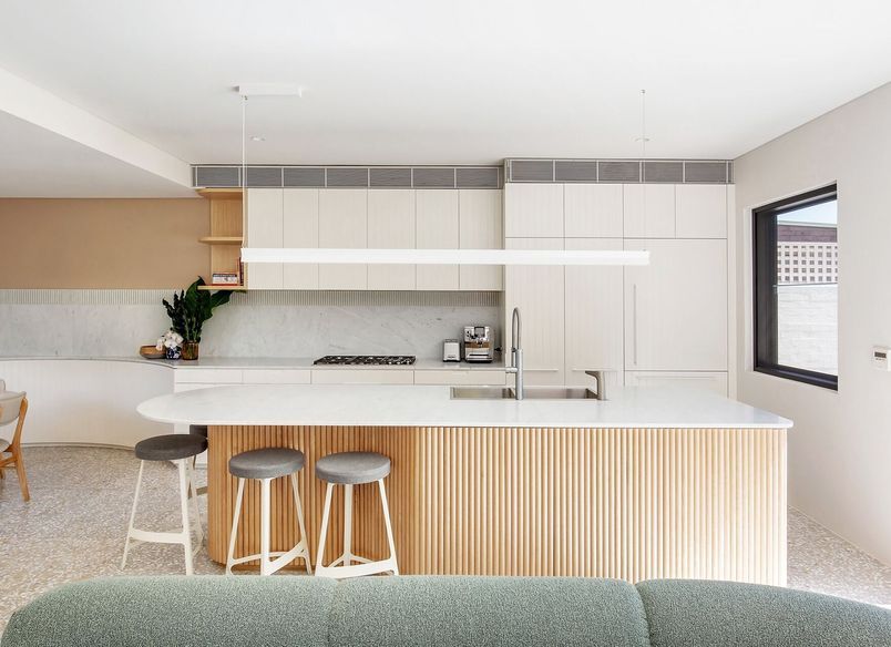 Contemporary Curves in Forest Lodge