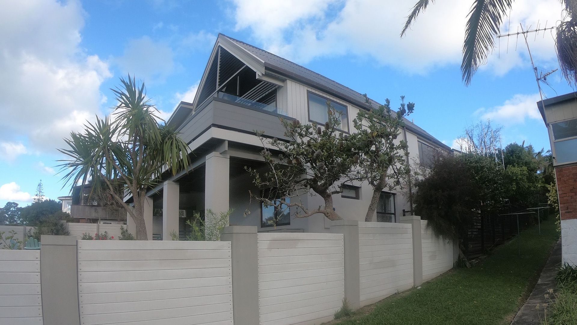 Contemporary Home banner