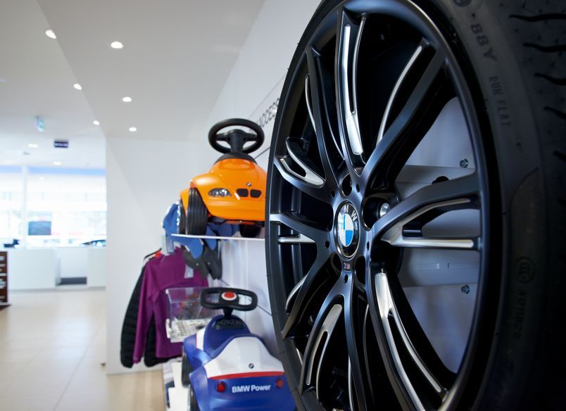 Coombes Johnston BMW Mini Showroom and Workshop