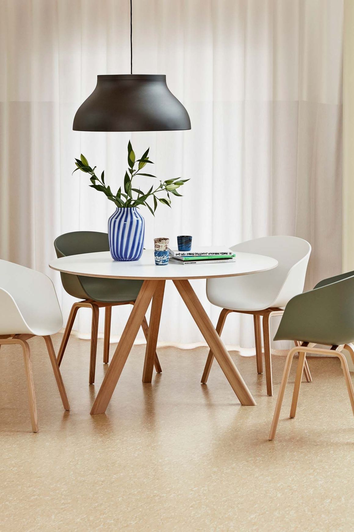 Copenhague Round Table CPH20 by HAY