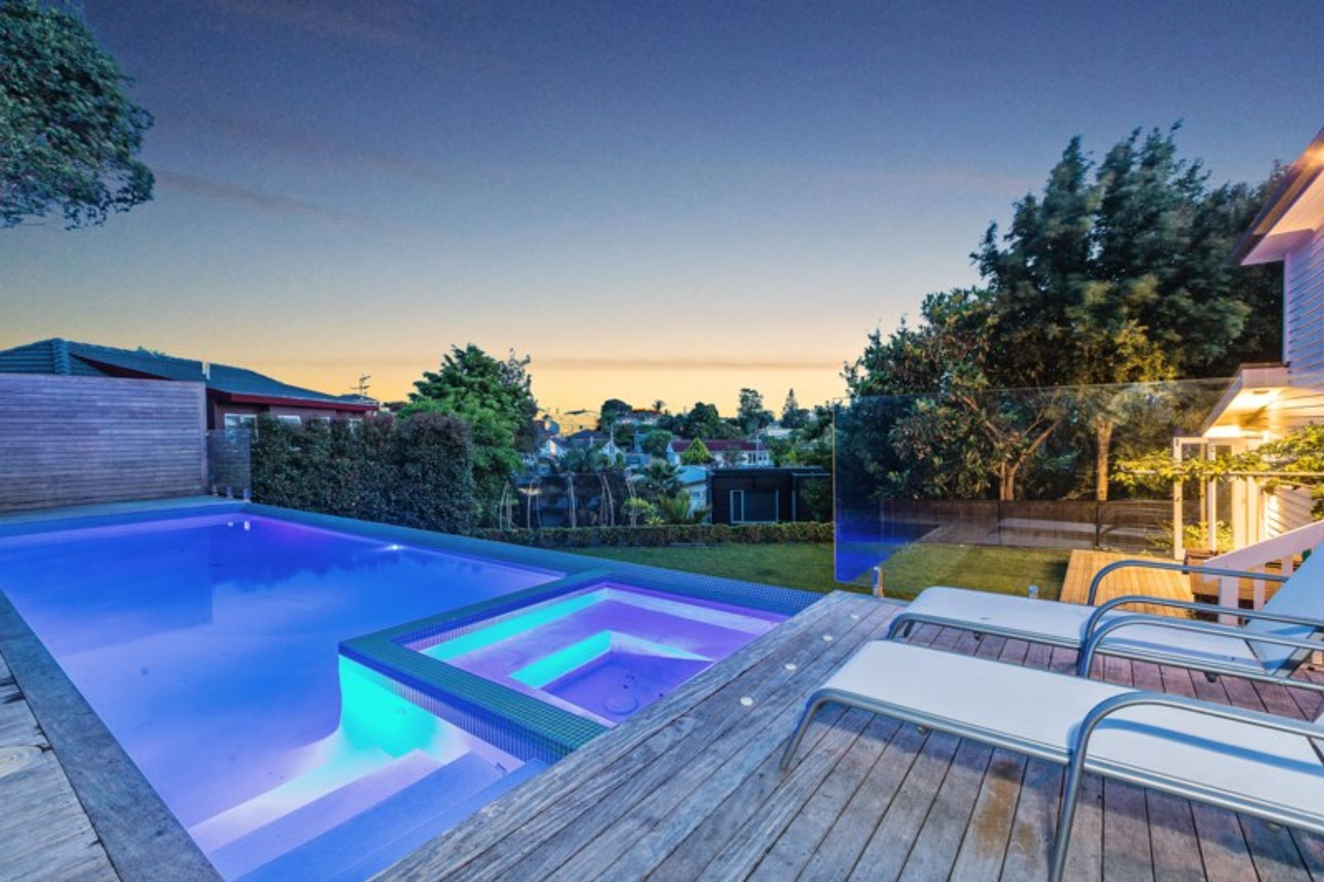 Custom Pool & Spa 