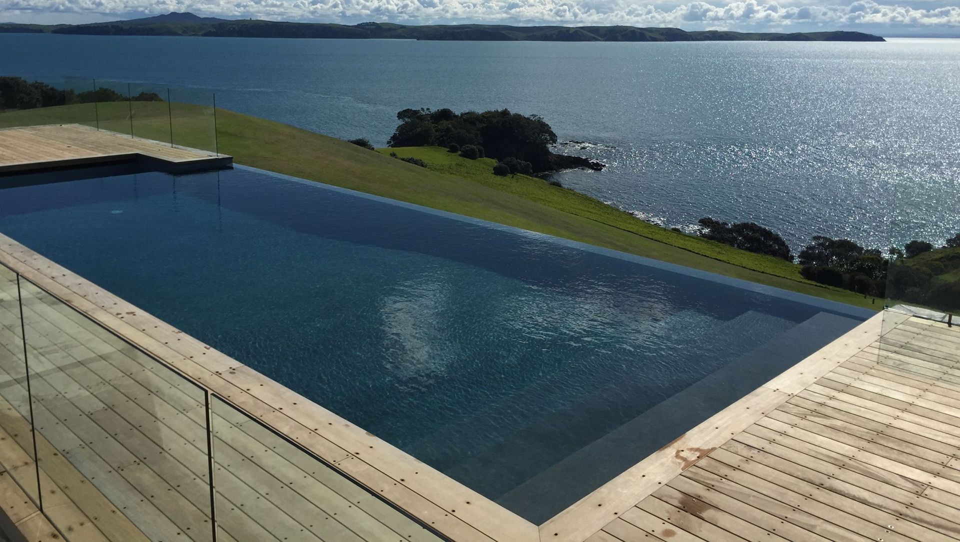 Custom Pools banner