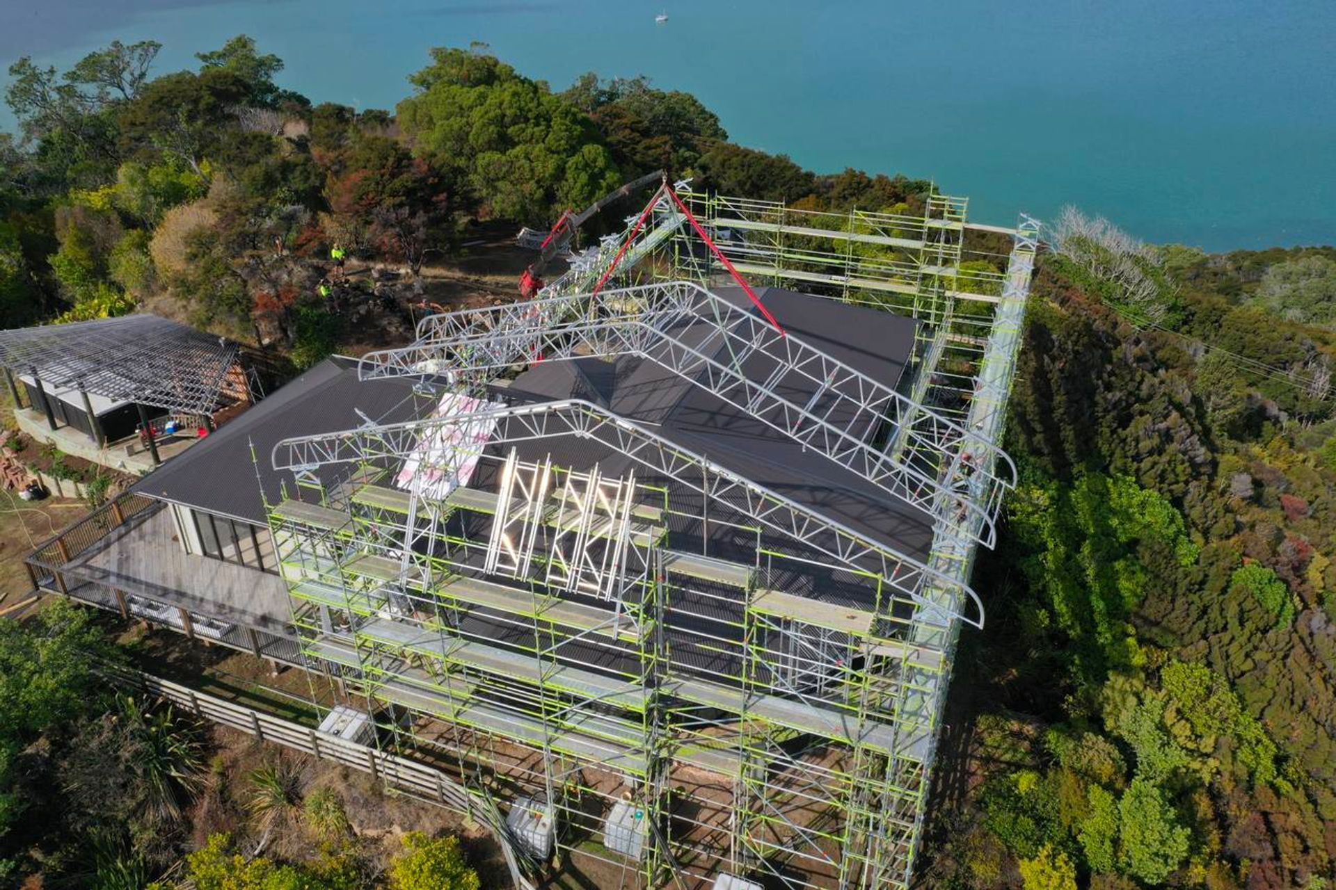Removing the Layer Keder Roof and Scaffolding structure.  The sheets of the Layer Keder (PVC sheet tarpaulin) system have been removed and can be re-used.