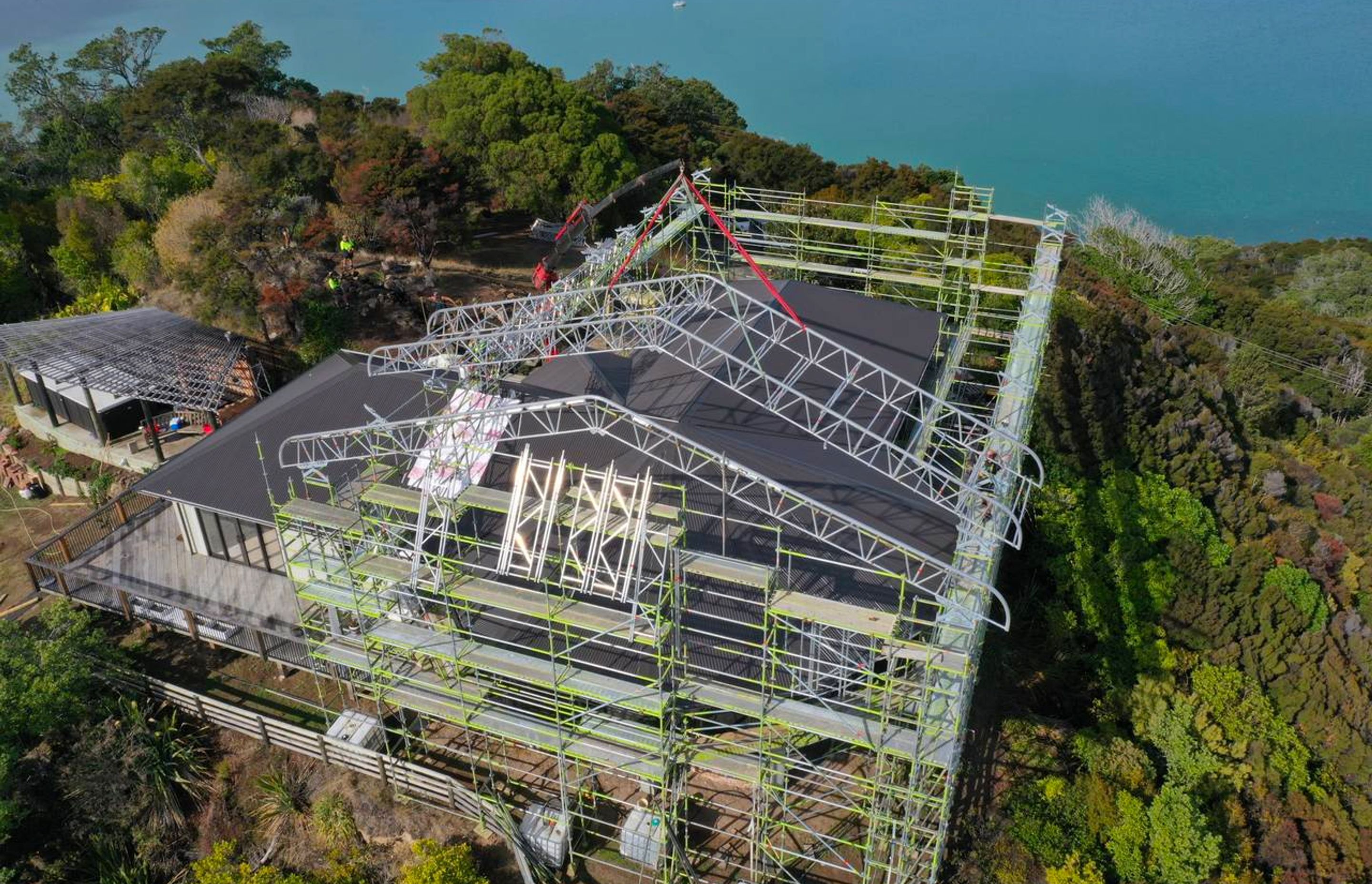 Removing the Layer Keder Roof and Scaffolding structure.  The sheets of the Layer Keder (PVC sheet tarpaulin) system have been removed and can be re-used.