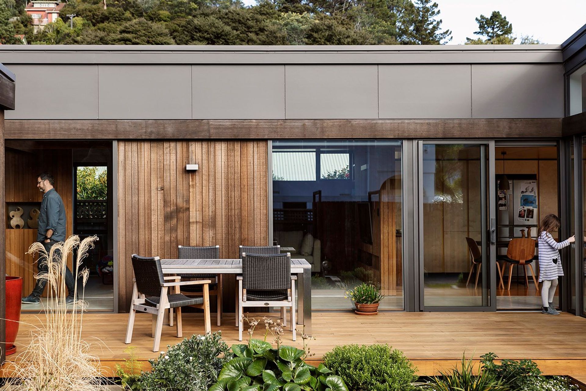 The central courtyard is a private haven in the middle of a site tightly bounded by neigbouring properties at the street. 