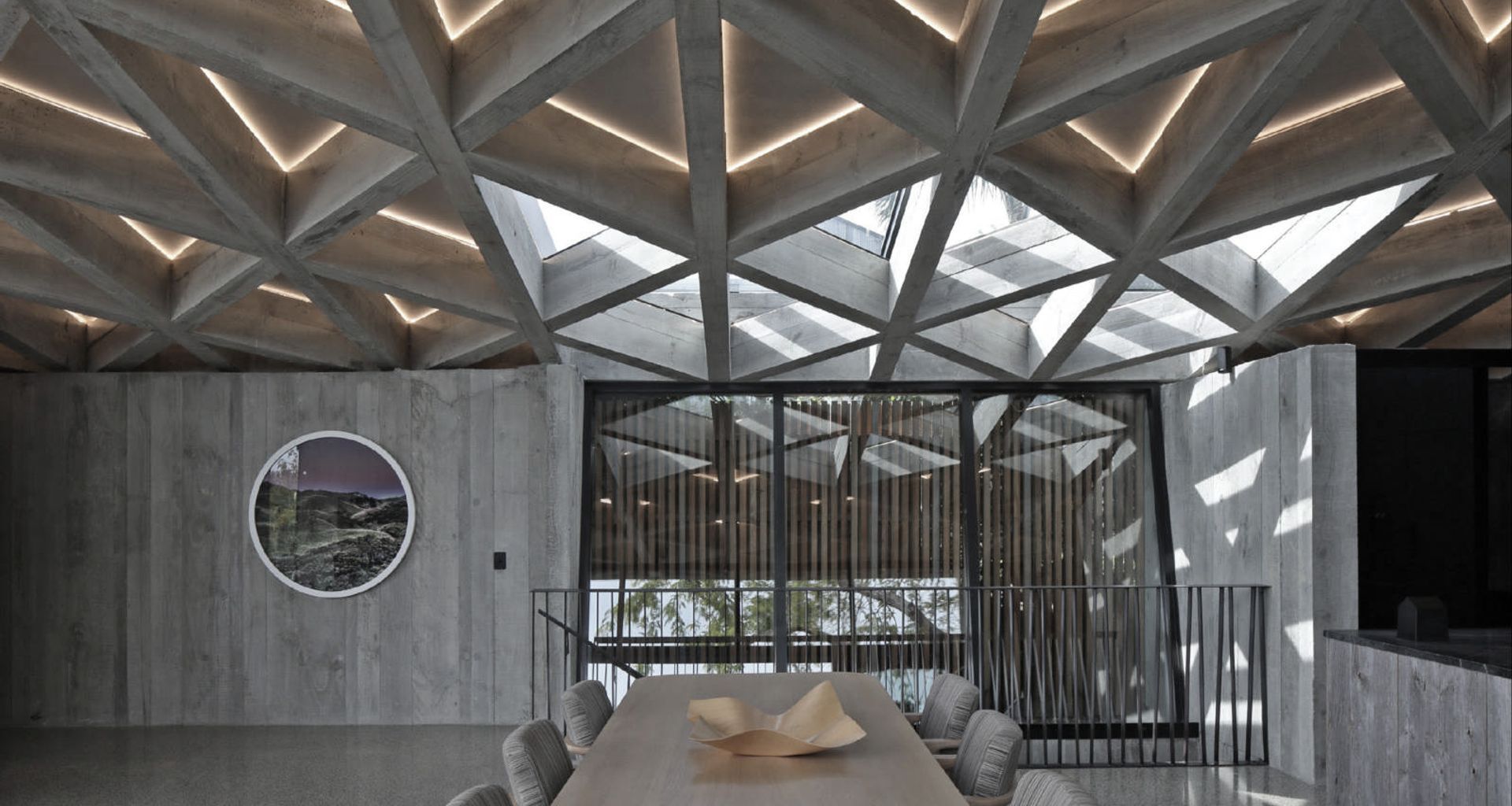 Diagrid House banner