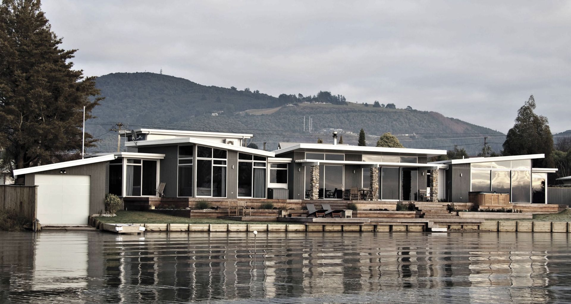 Donnelley Lake House banner