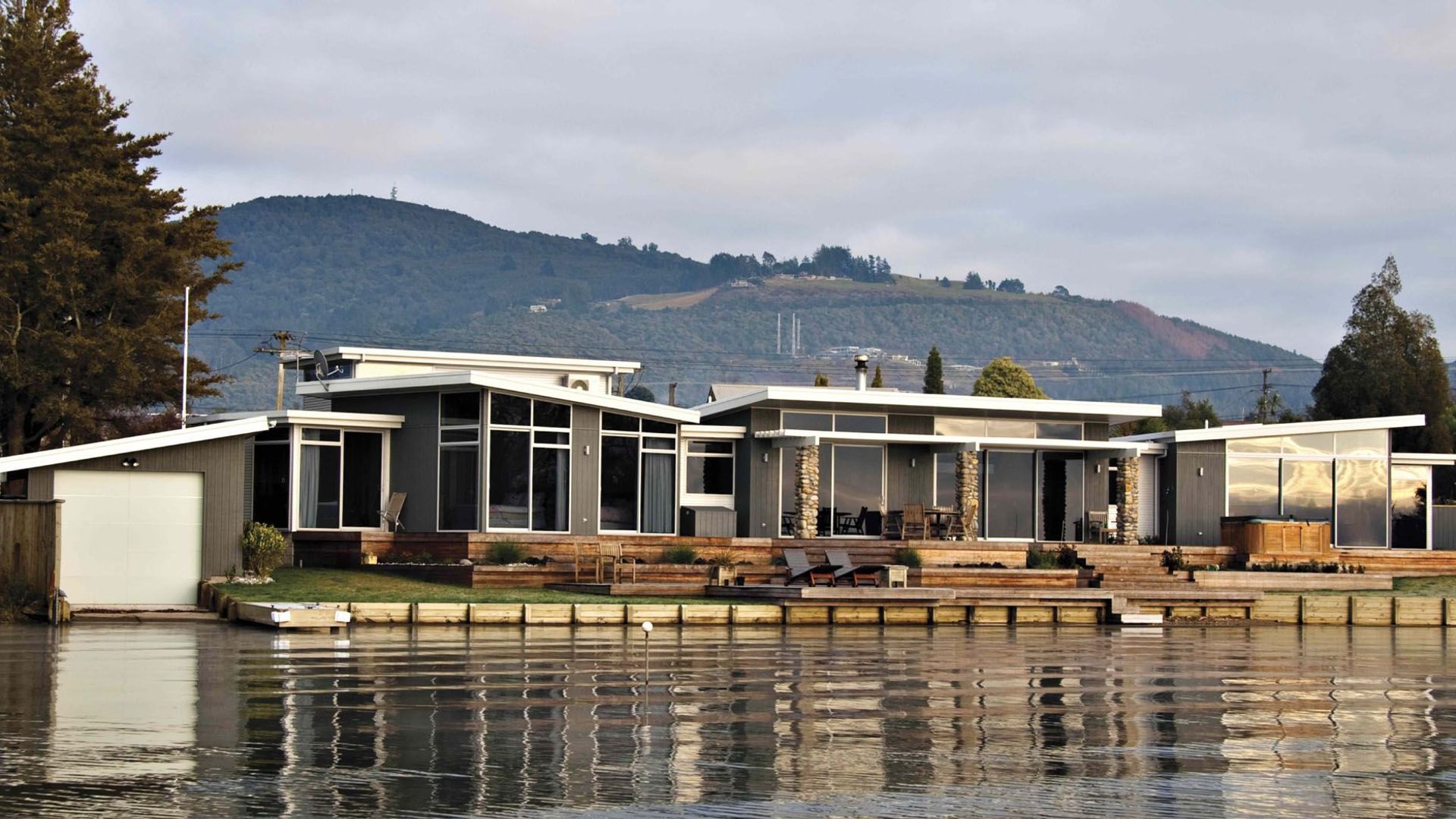 Donnelley Lake House banner