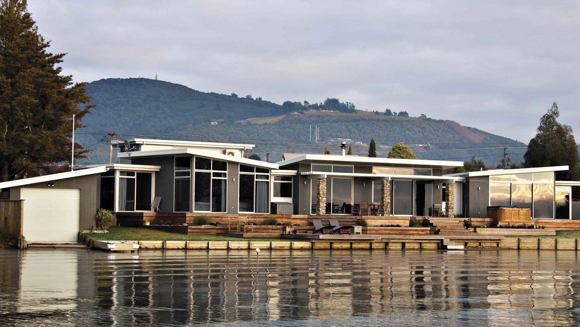 Donnelley Lake House banner