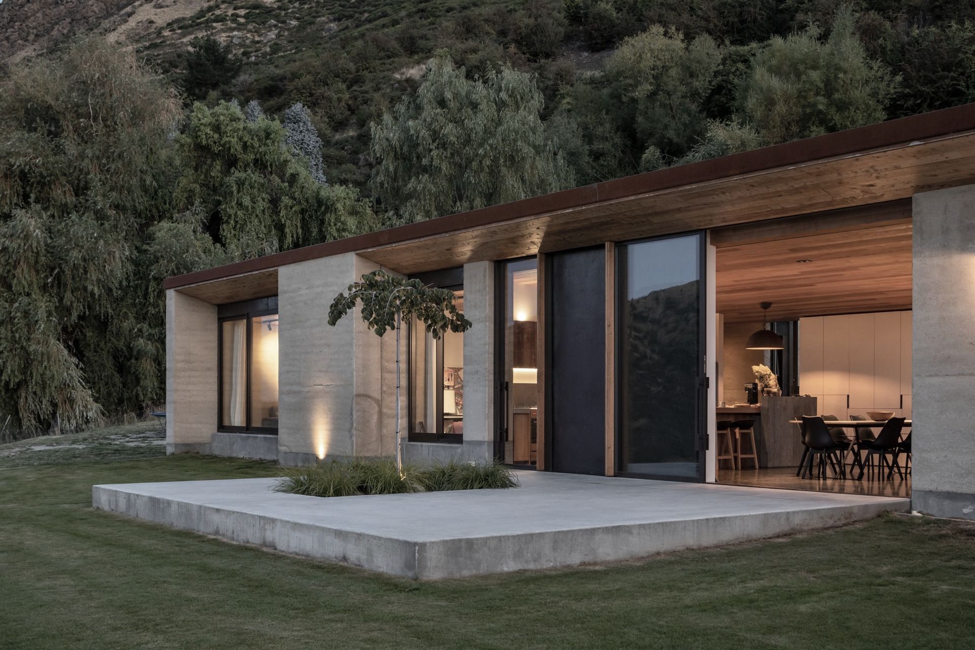 Hero Banner for Down To Earth Building