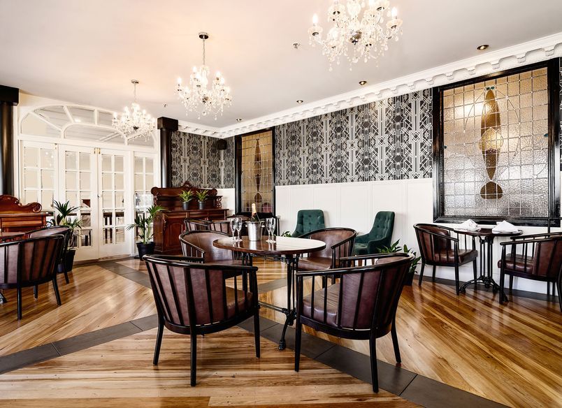 Dukes Bar