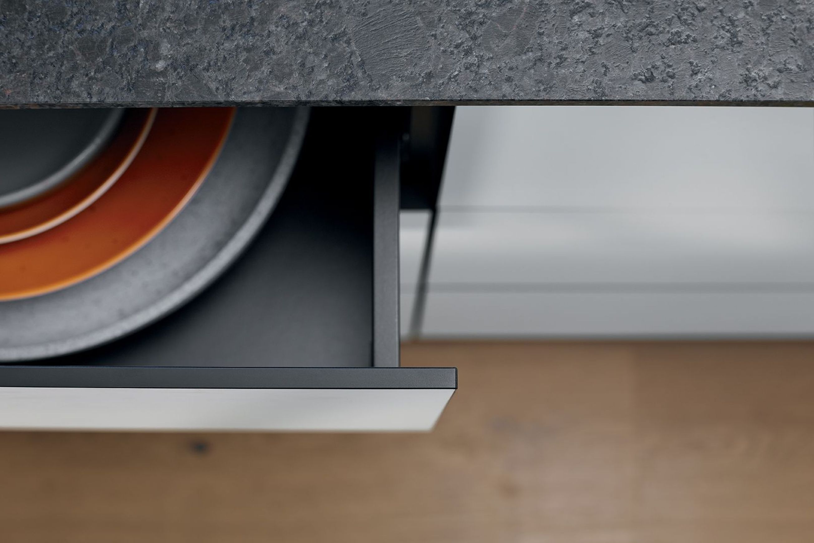 EXPANDO T – fixing system for thin fronts