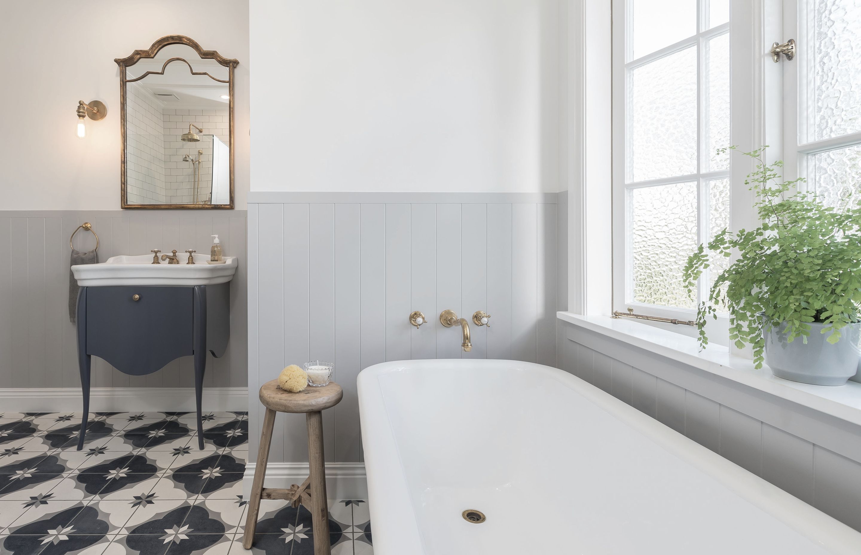 Du Bois Design traditional childrens bathroom in Epsom