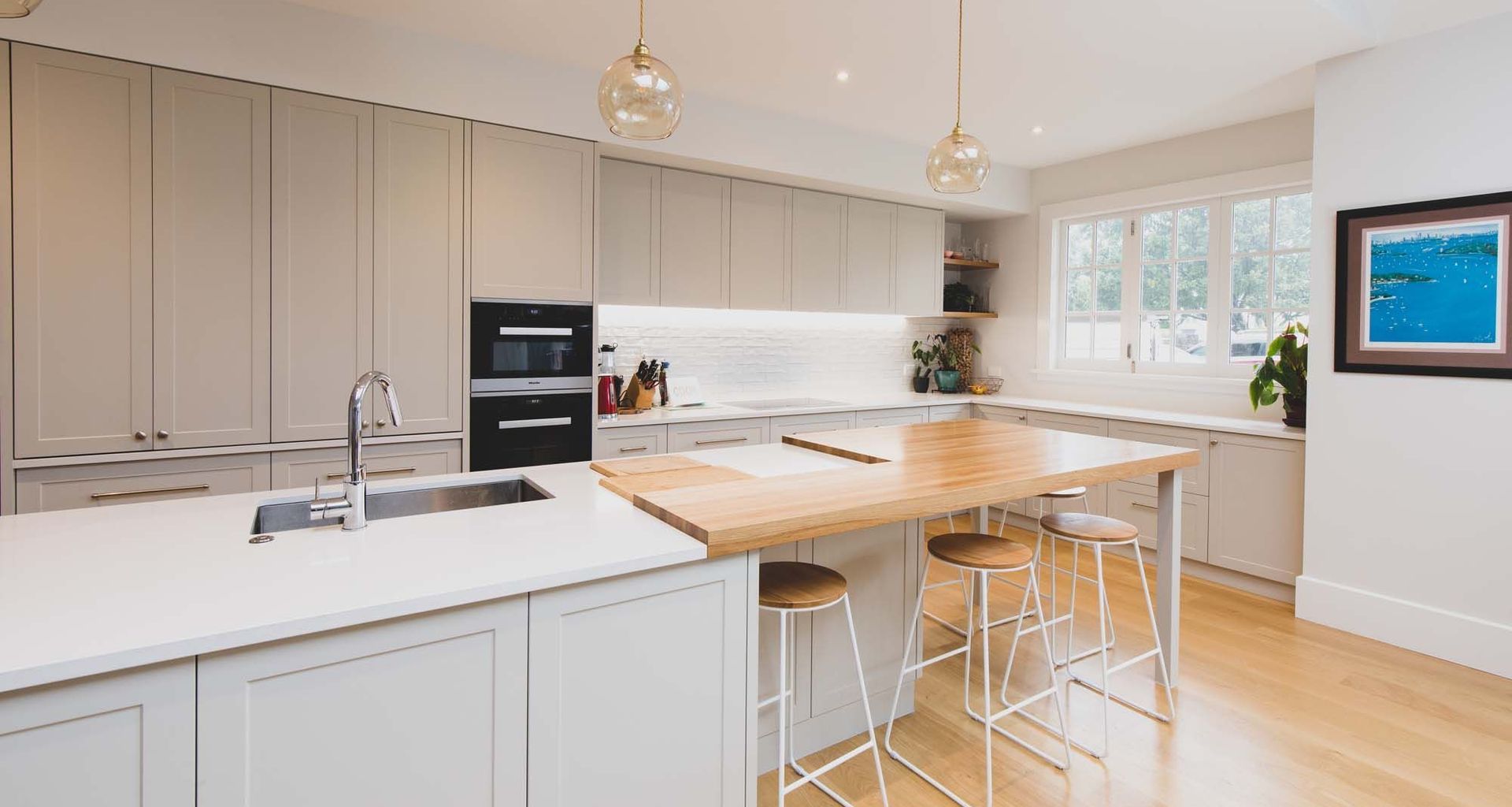 Expansive Country Kitchen banner