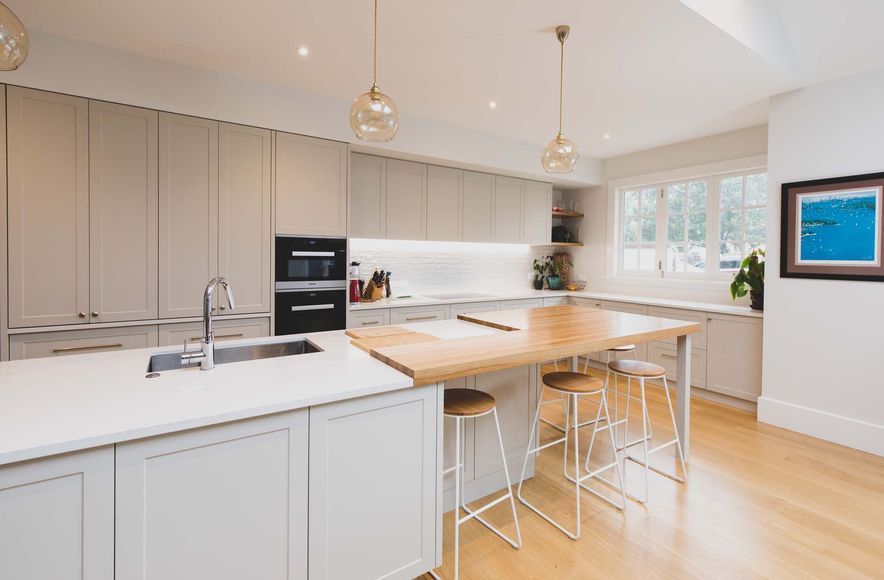 Expansive Country Kitchen