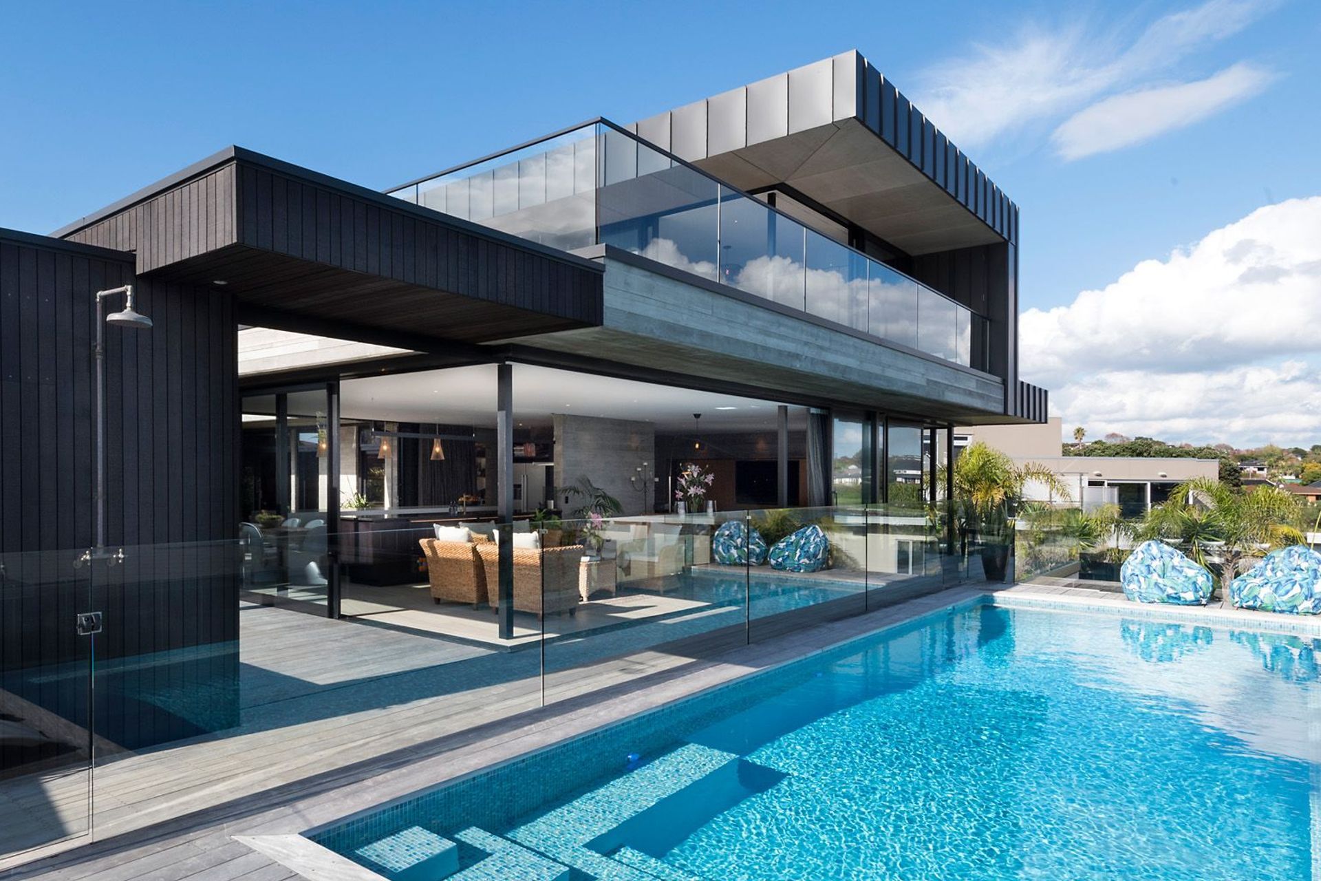The house is layered up on three different levels, creating a beautiful flow throughout and breaking up the mass of this 675m² home.