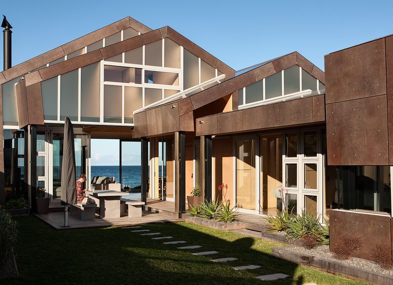Rugged response: Fe3O4 House