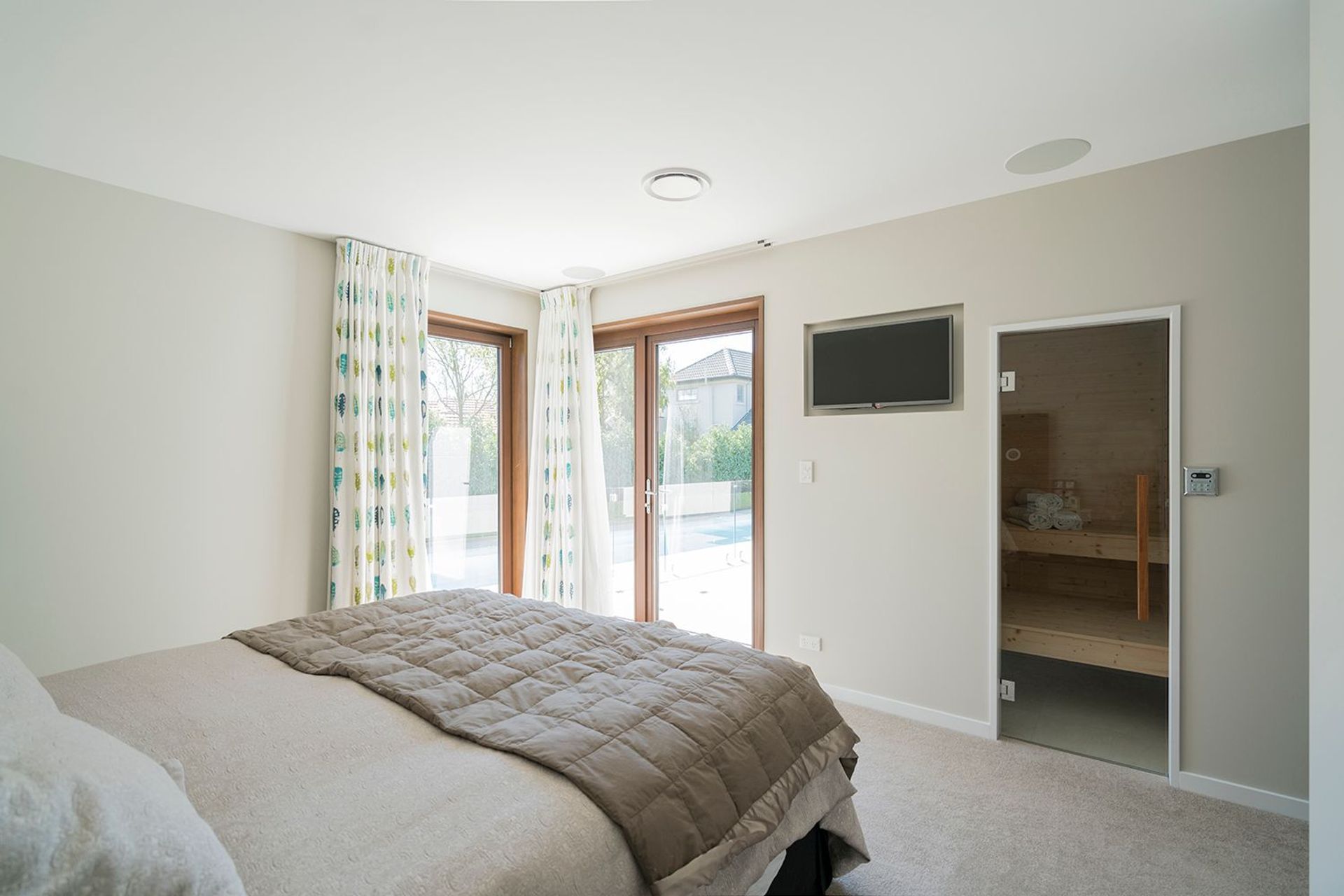 Main Bedroom with Sauna