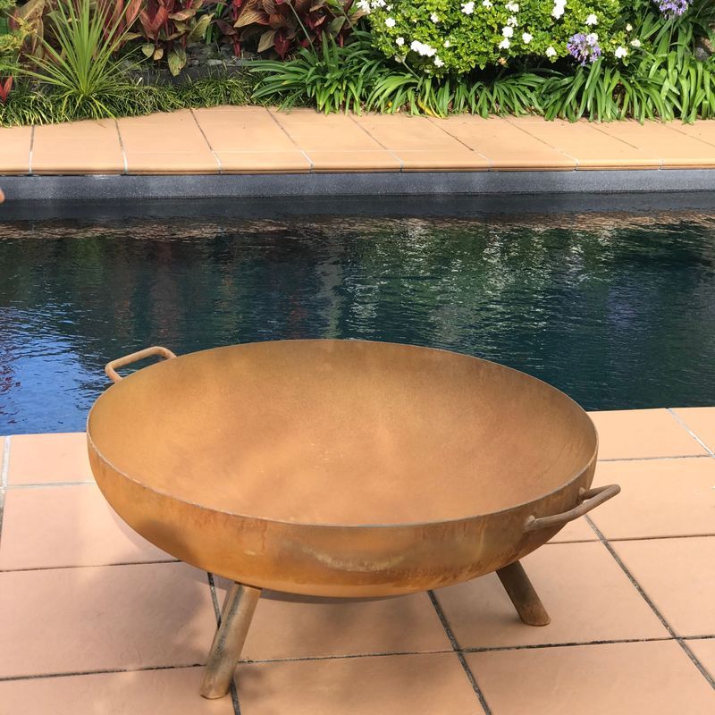 Fire Bowl Pit 900 with Legs